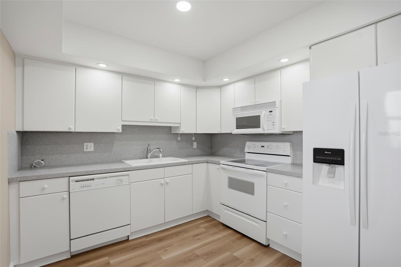 5108 BRITTANY DR S #1006 — photo 5