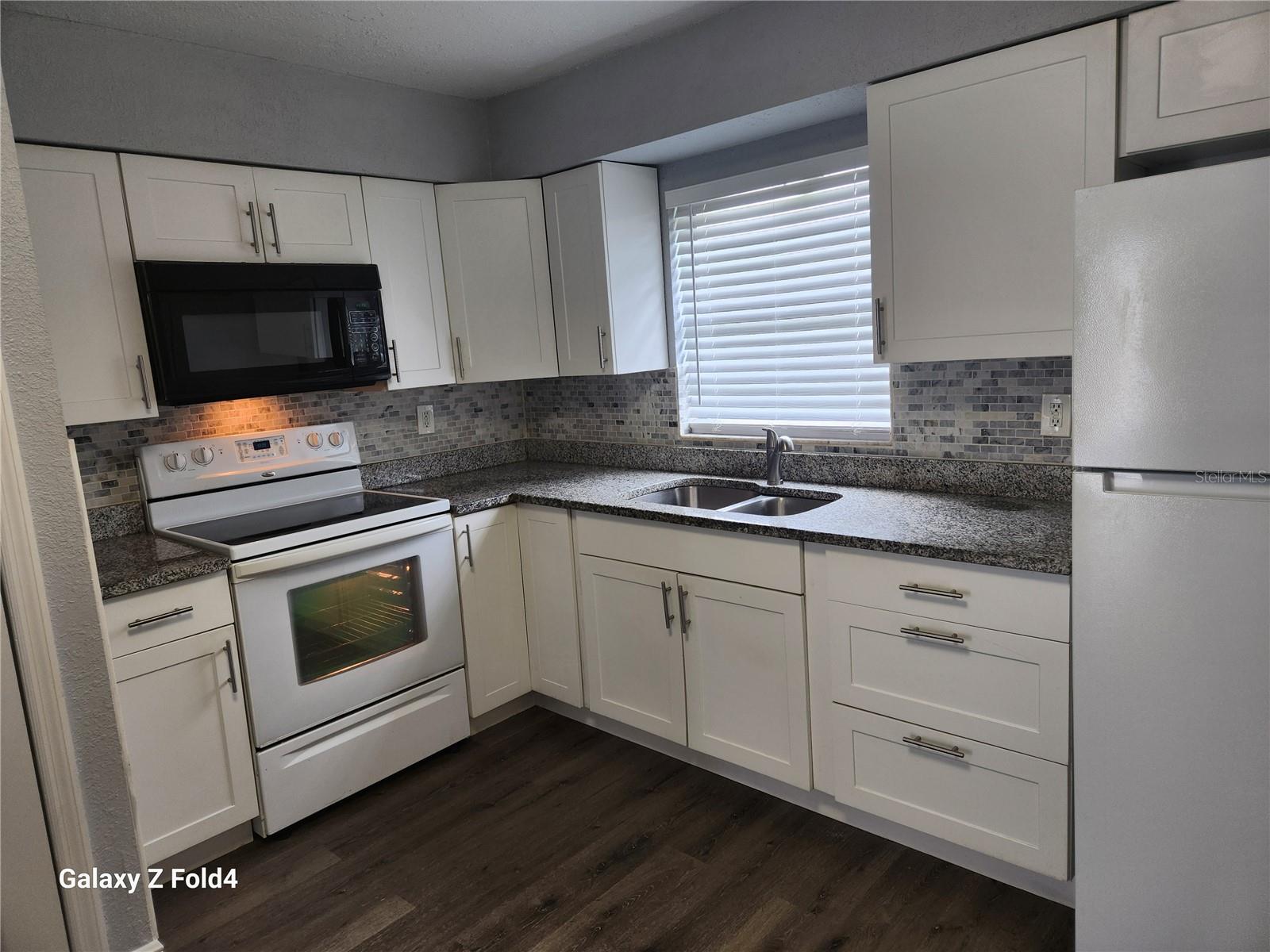 5704 N LINCOLN AVE #C — photo 4