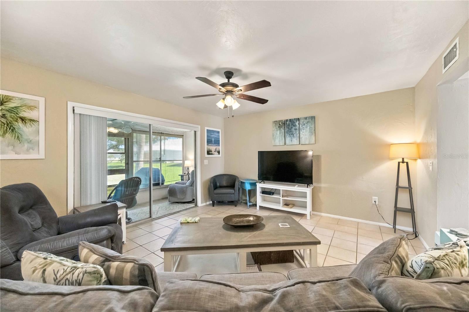168 CIRCLEWOOD DR #102 — photo 10