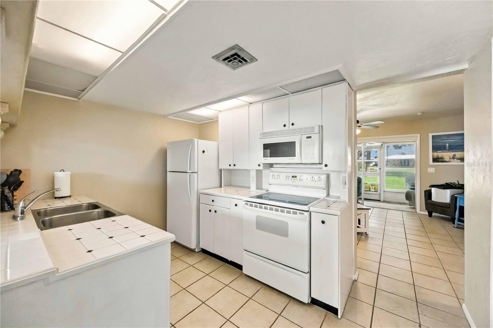 168 CIRCLEWOOD DR #102 — photo 16