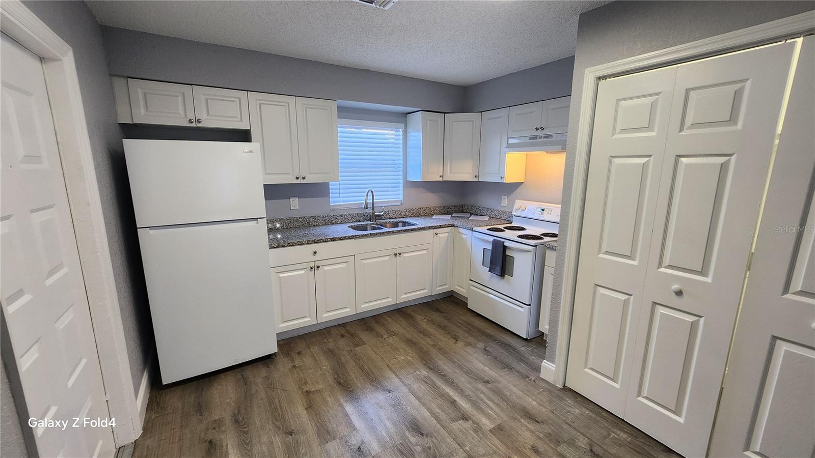 5714 N LINCOLN AVE #B — photo 3
