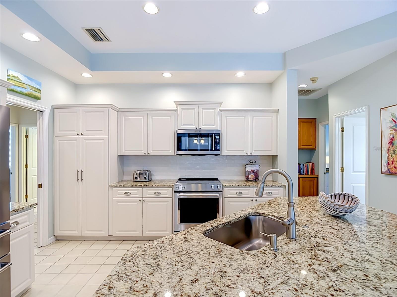 8704 BROADGREEN CT — photo 11
