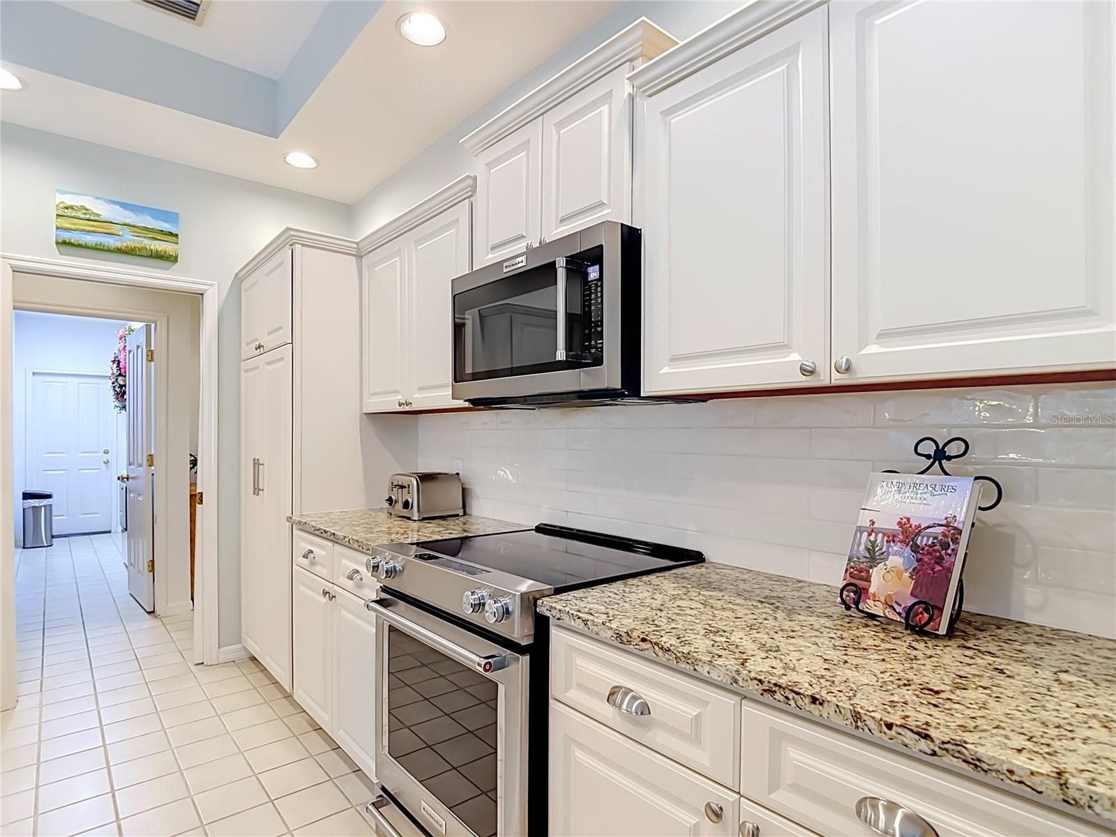 8704 BROADGREEN CT — photo 18