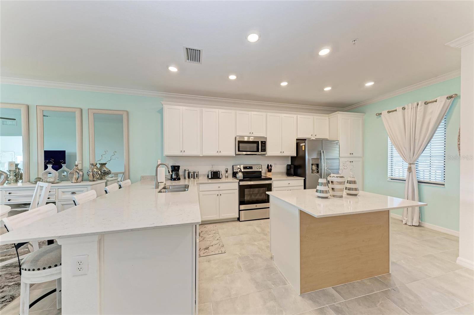 18114 GAWTHROP DR #404 — photo 17