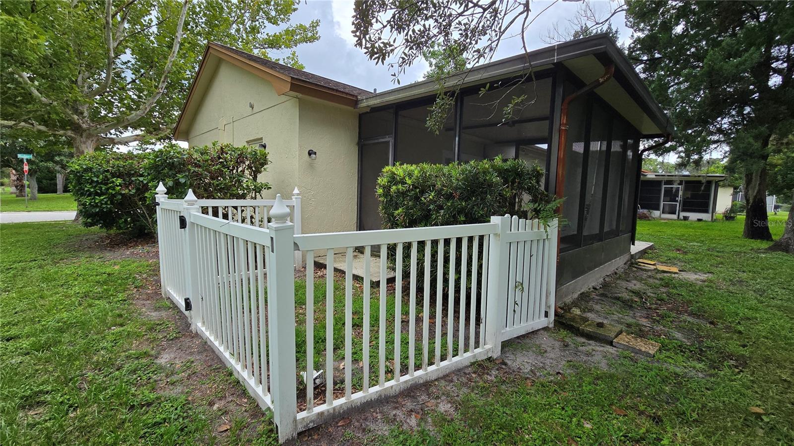 12817 WOODBINE DR — photo 23