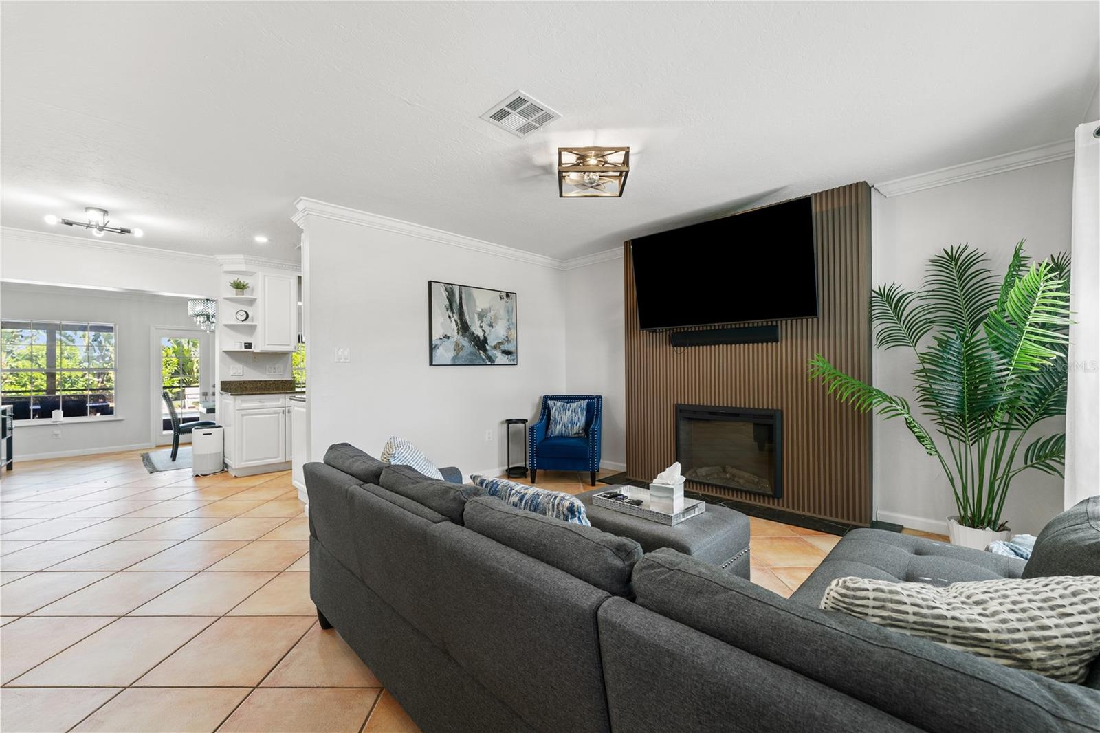 5363 FOXWOOD DR — photo 4