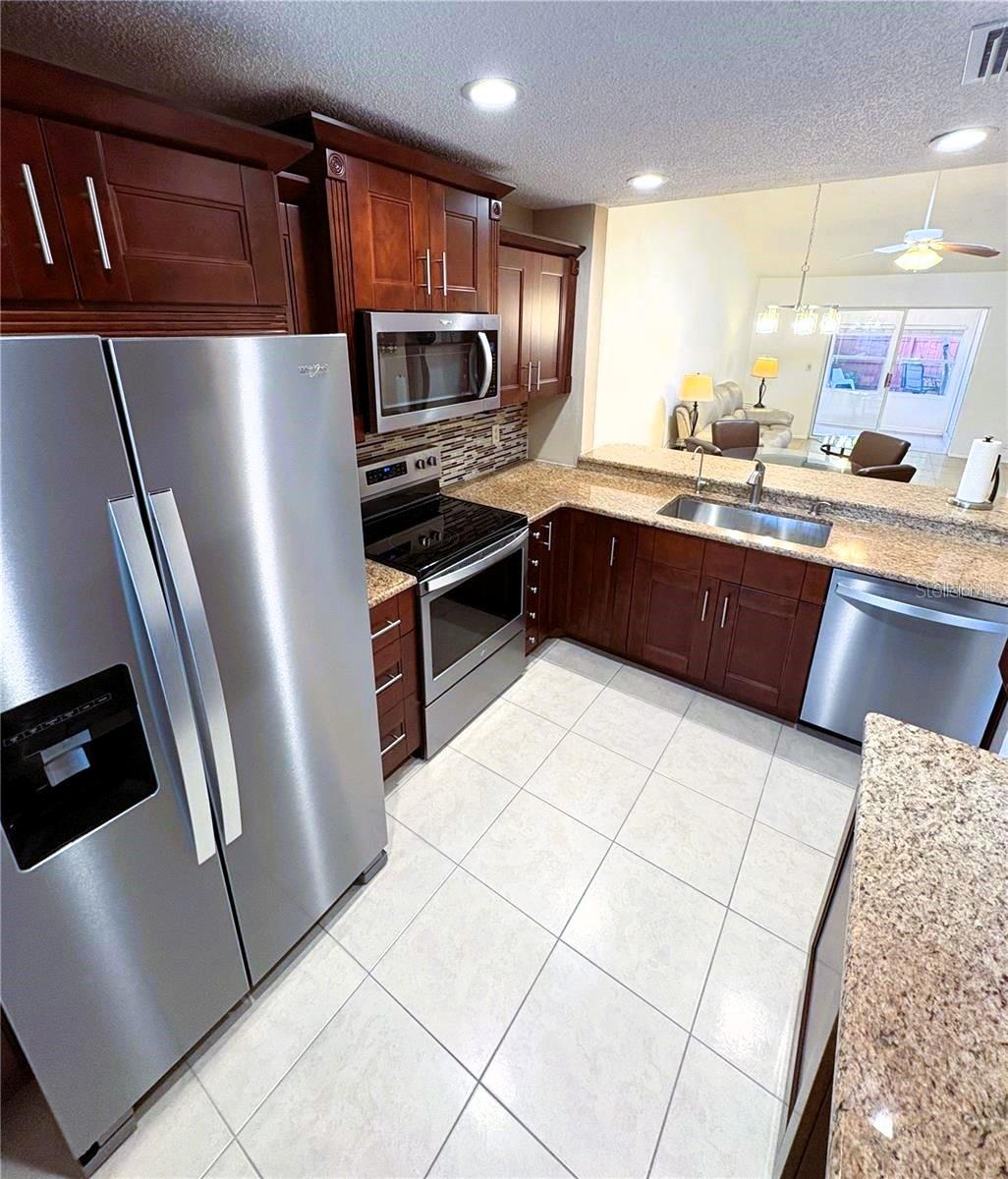 1110 THAYER ST — photo 4