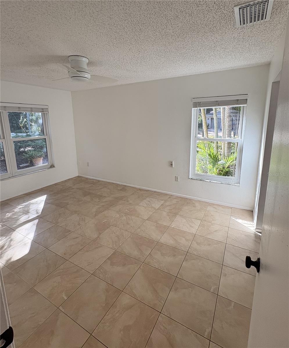 1110 THAYER ST — photo 10