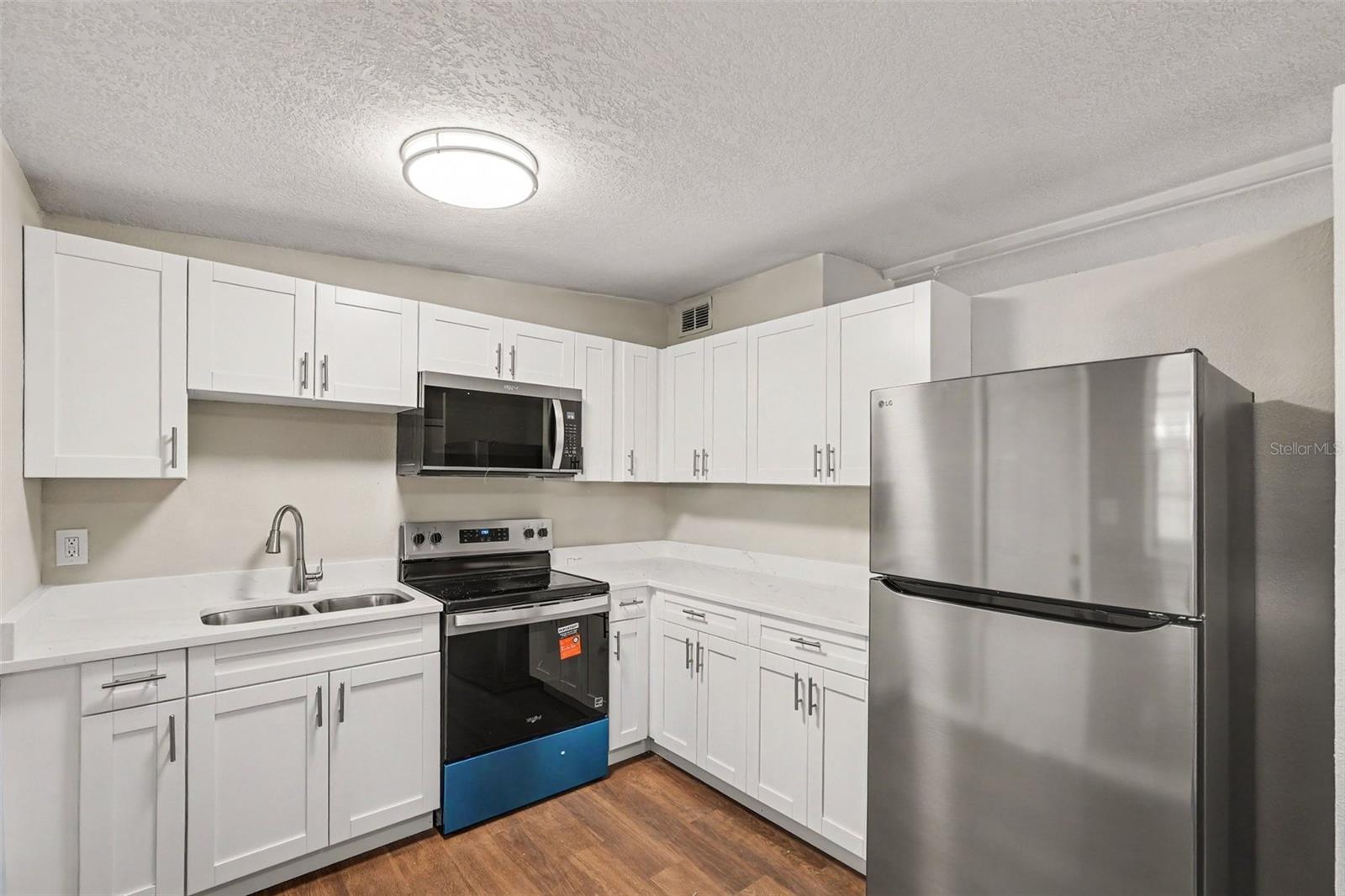 1421 LONGWOOD LOOP — photo 8