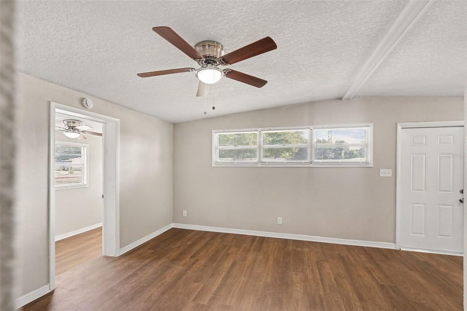 1421 LONGWOOD LOOP — photo 6