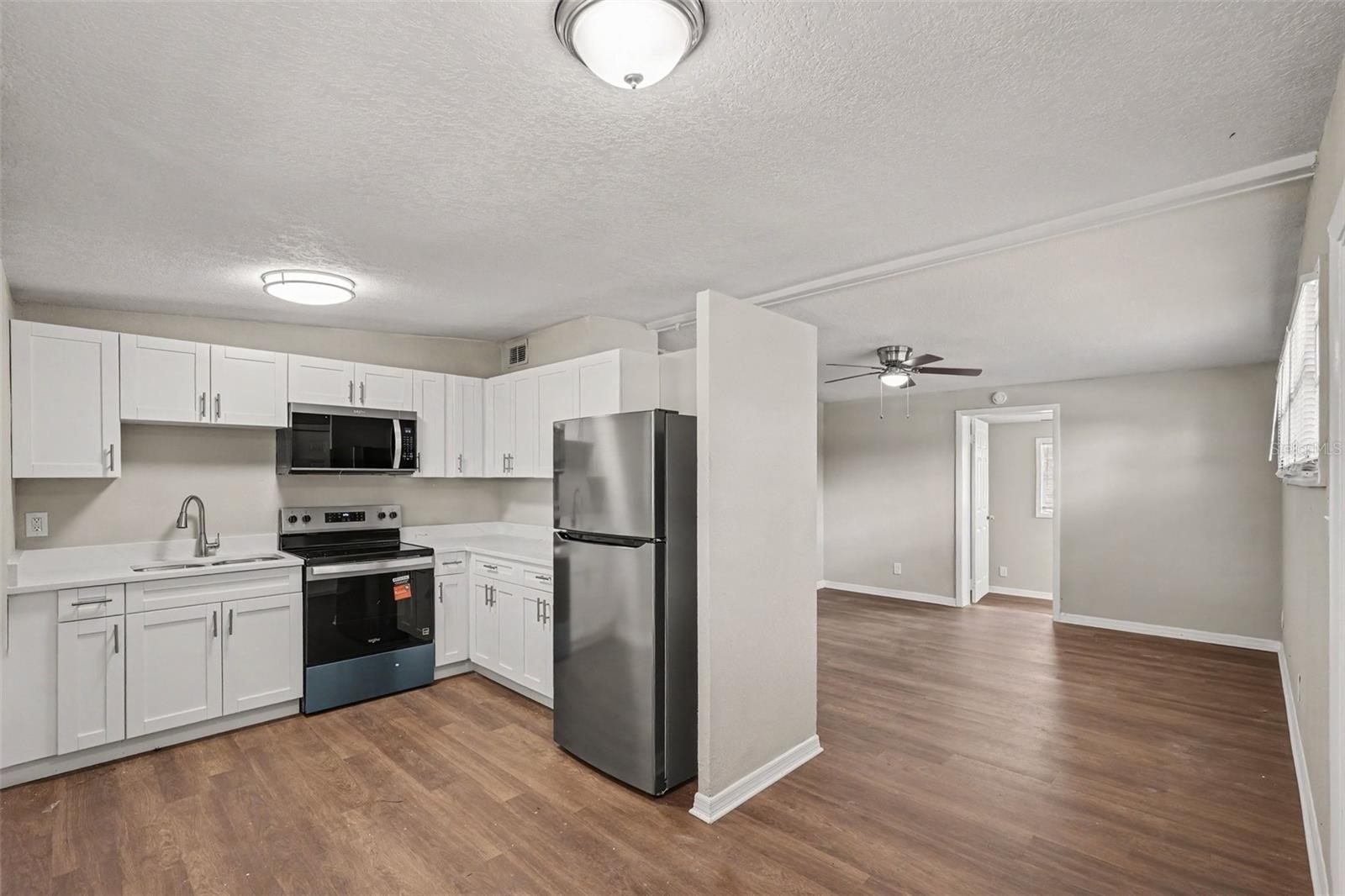 1421 LONGWOOD LOOP — photo 9