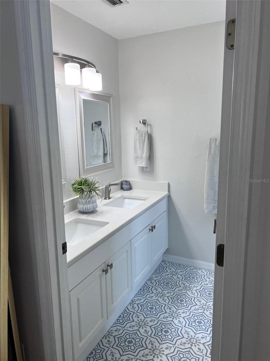 411 S MELVILLE AVE #4 — photo 30