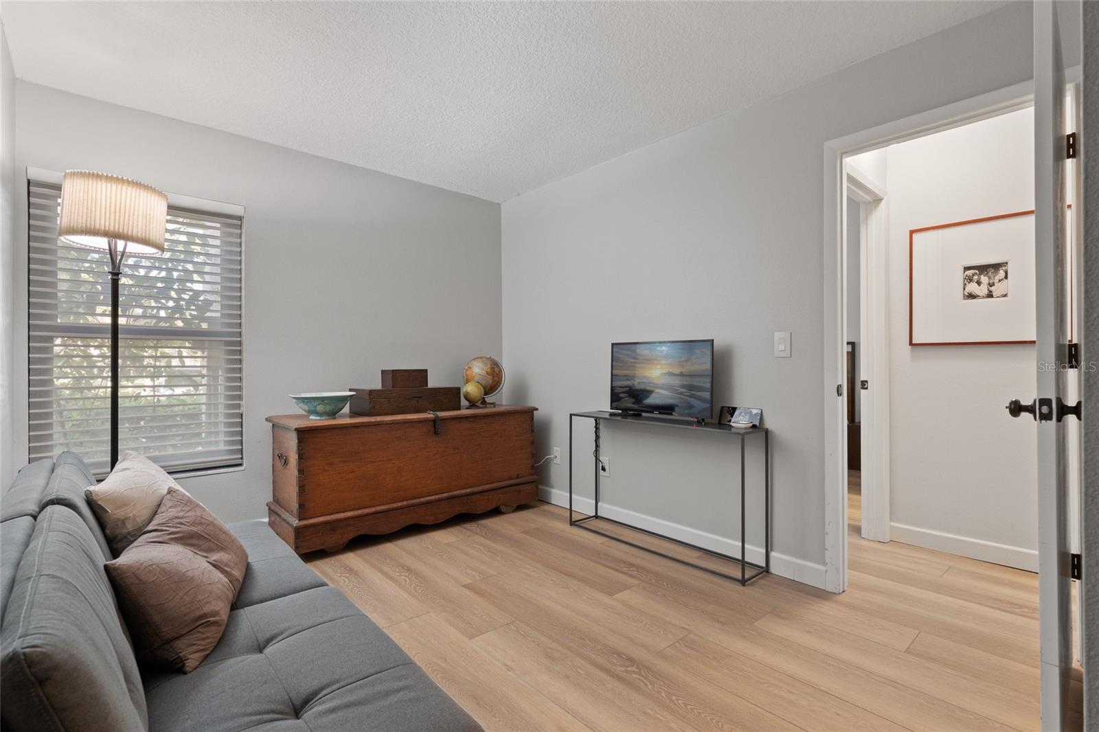 3427 HILLMOOR DR — photo 17