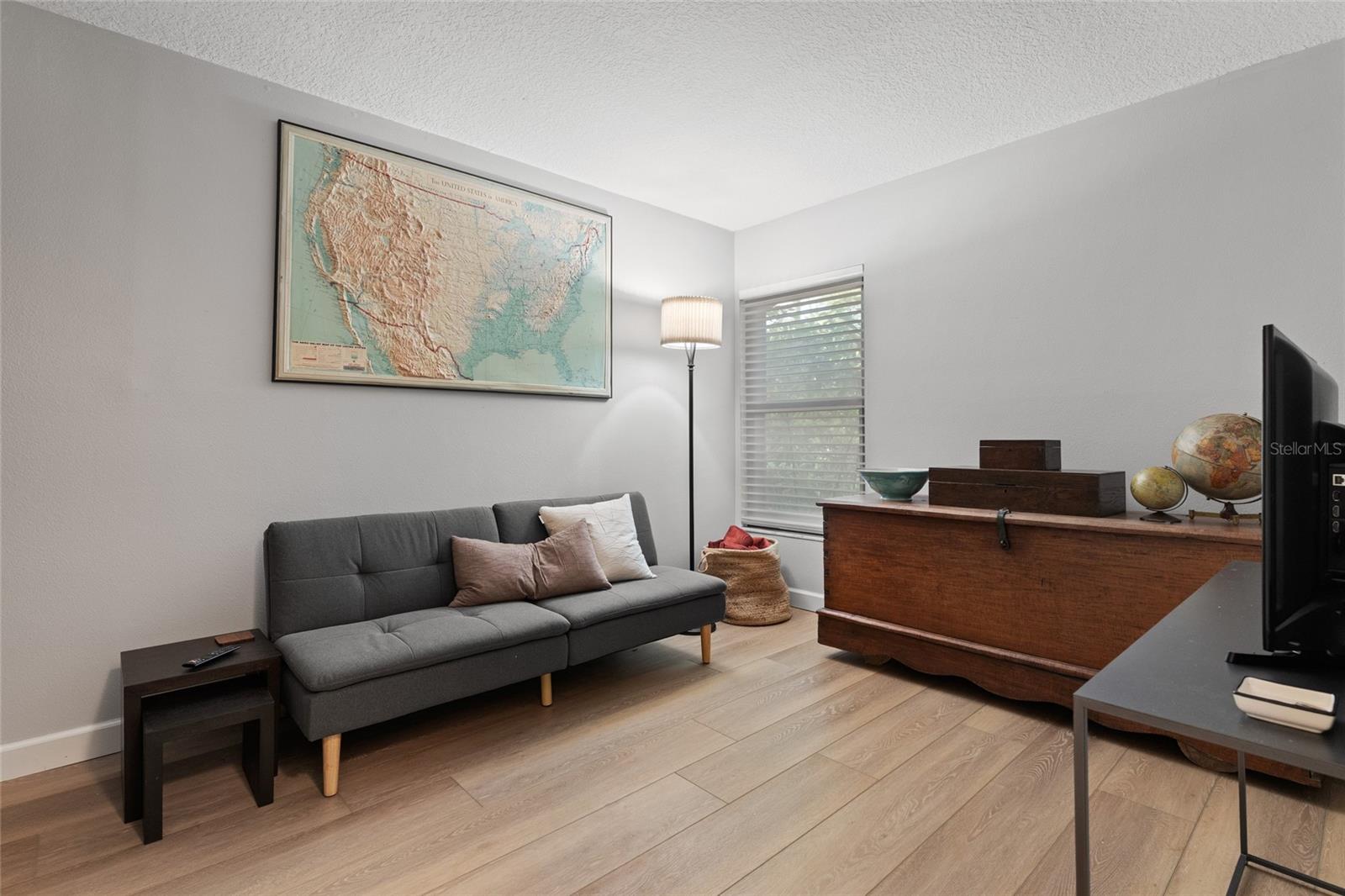 3427 HILLMOOR DR — photo 16