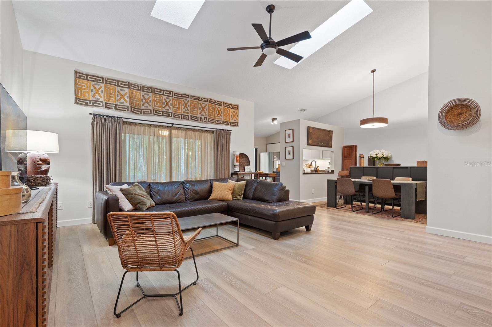 3427 HILLMOOR DR — photo 4