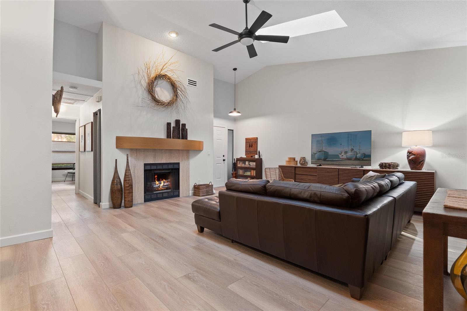 3427 HILLMOOR DR — photo 5