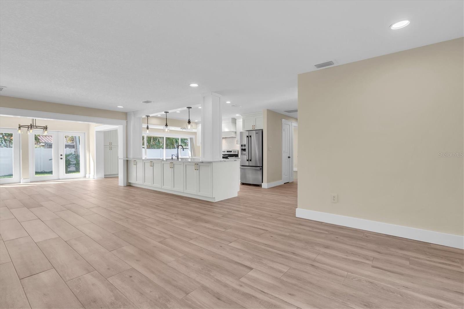 14968 IMPERIAL POINT DR N — photo 10