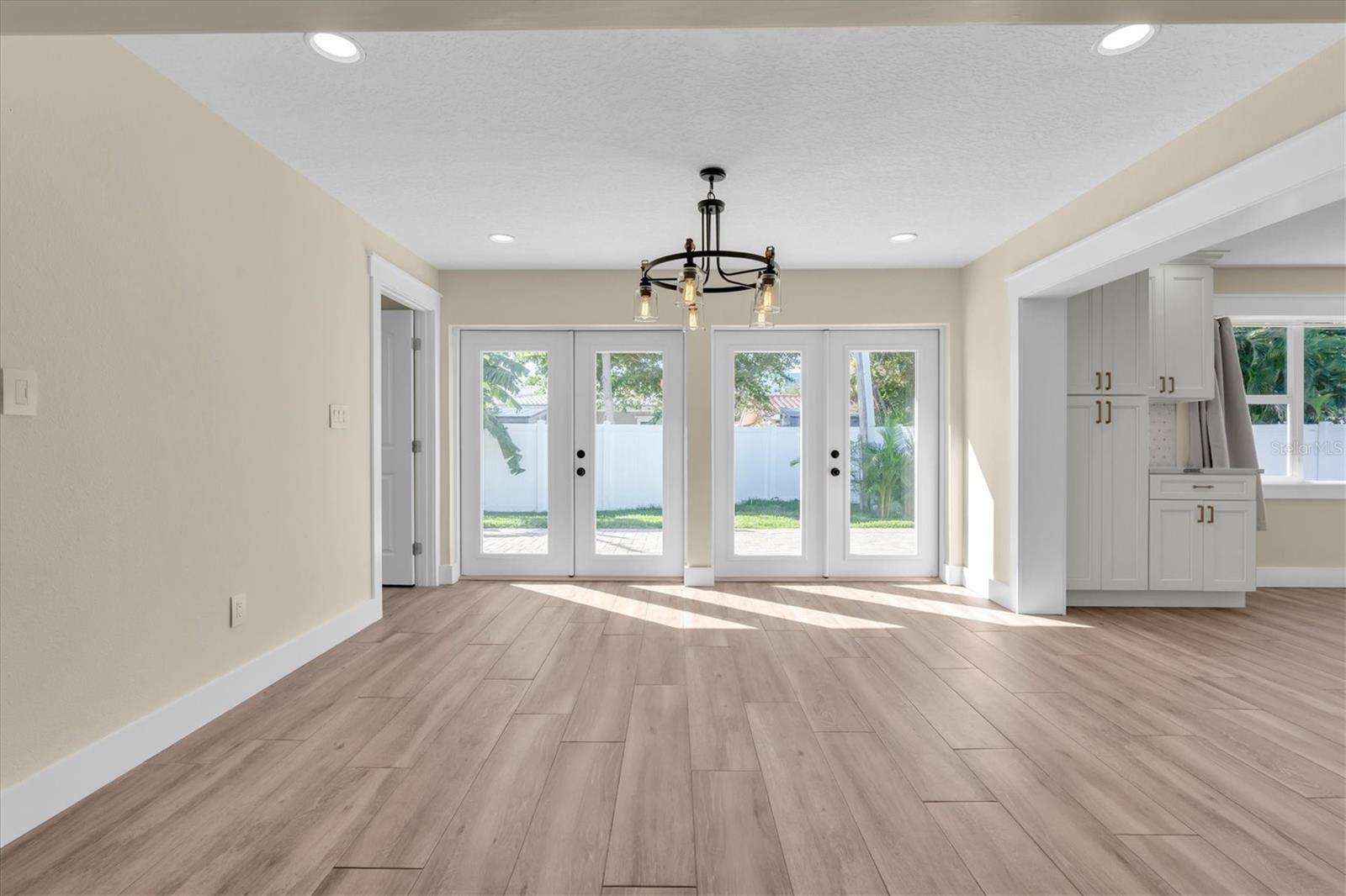 14968 IMPERIAL POINT DR N — photo 15