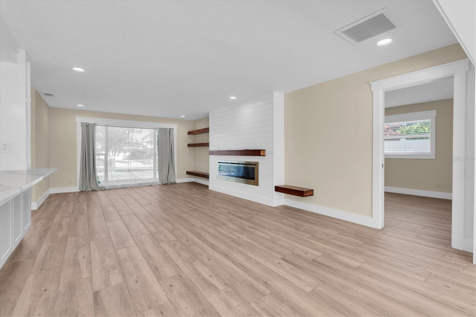 14968 IMPERIAL POINT DR N — photo 9
