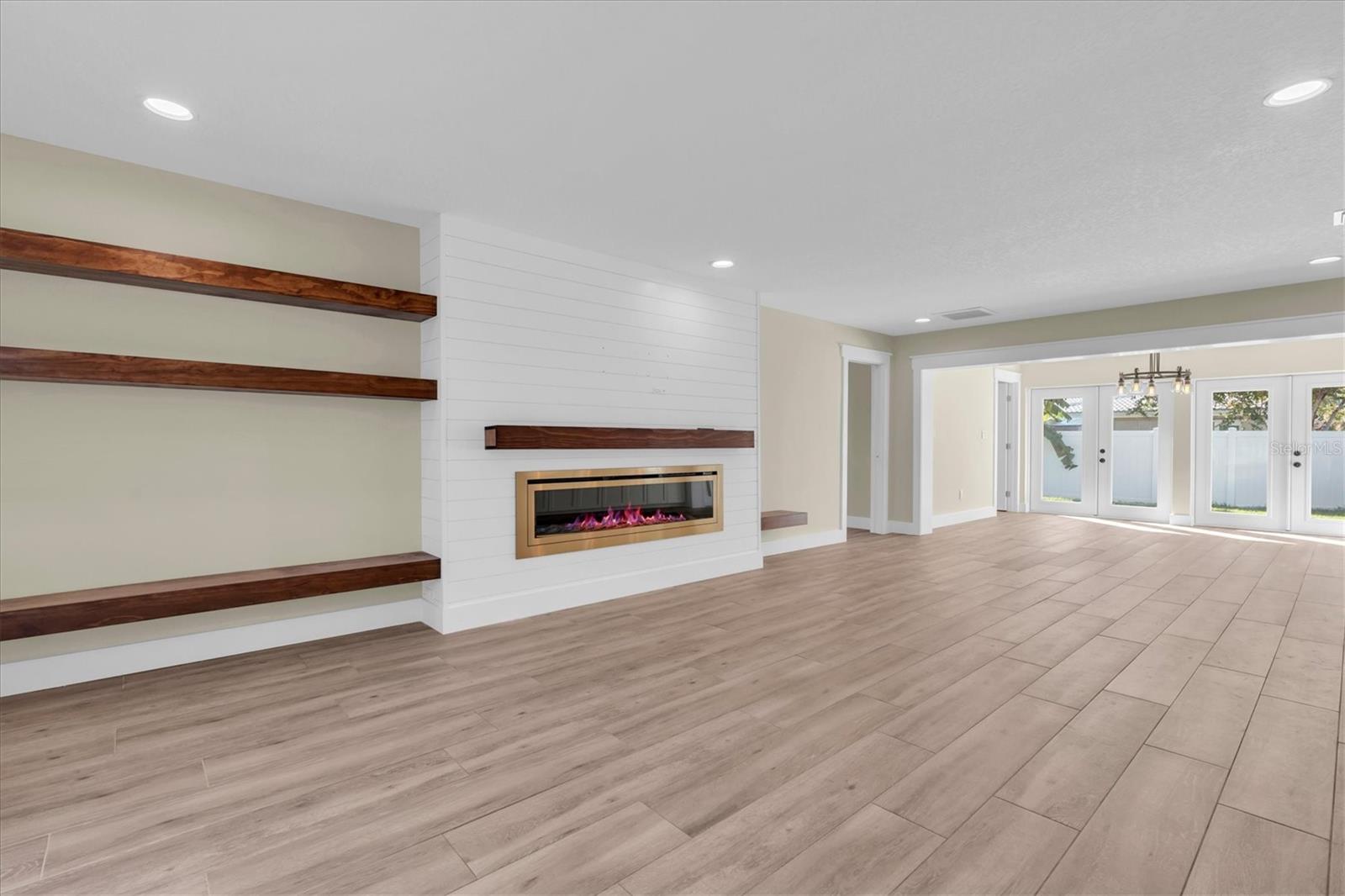 14968 IMPERIAL POINT DR N — photo 8