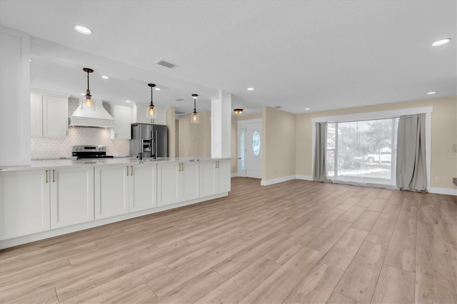 14968 IMPERIAL POINT DR N — photo 11