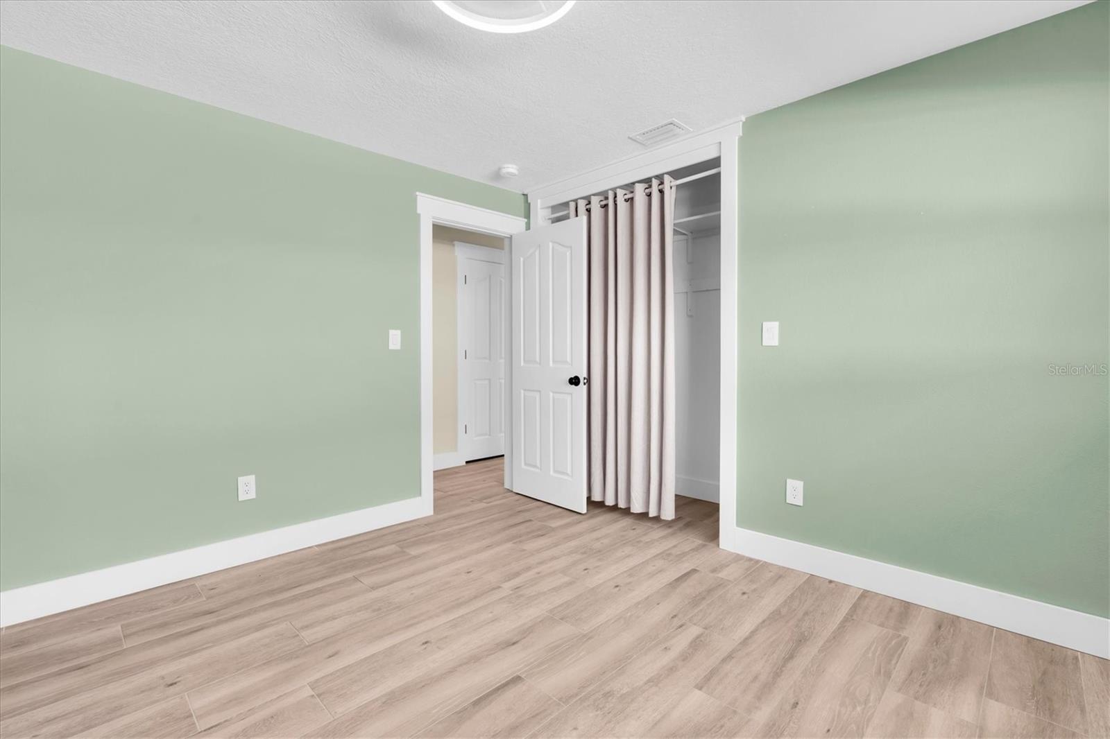14968 IMPERIAL POINT DR N — photo 32