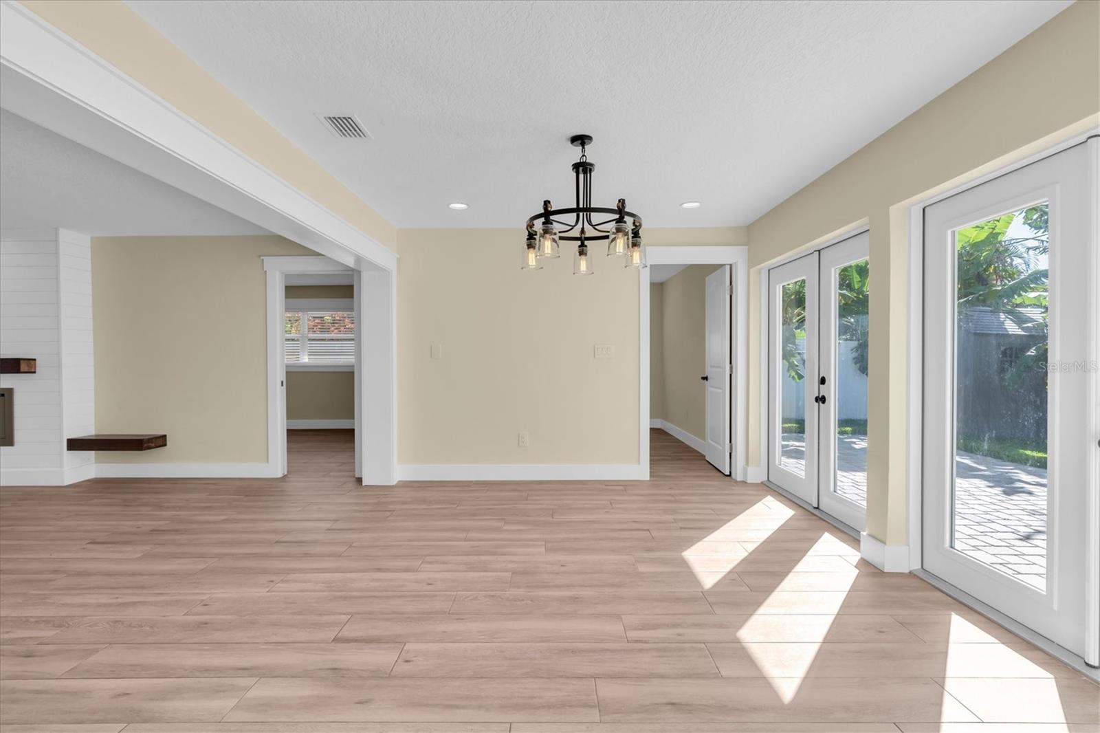 14968 IMPERIAL POINT DR N — photo 16