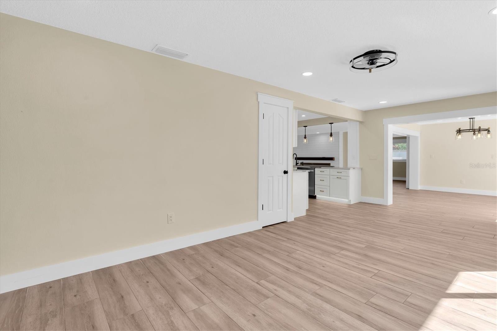 14968 IMPERIAL POINT DR N — photo 17