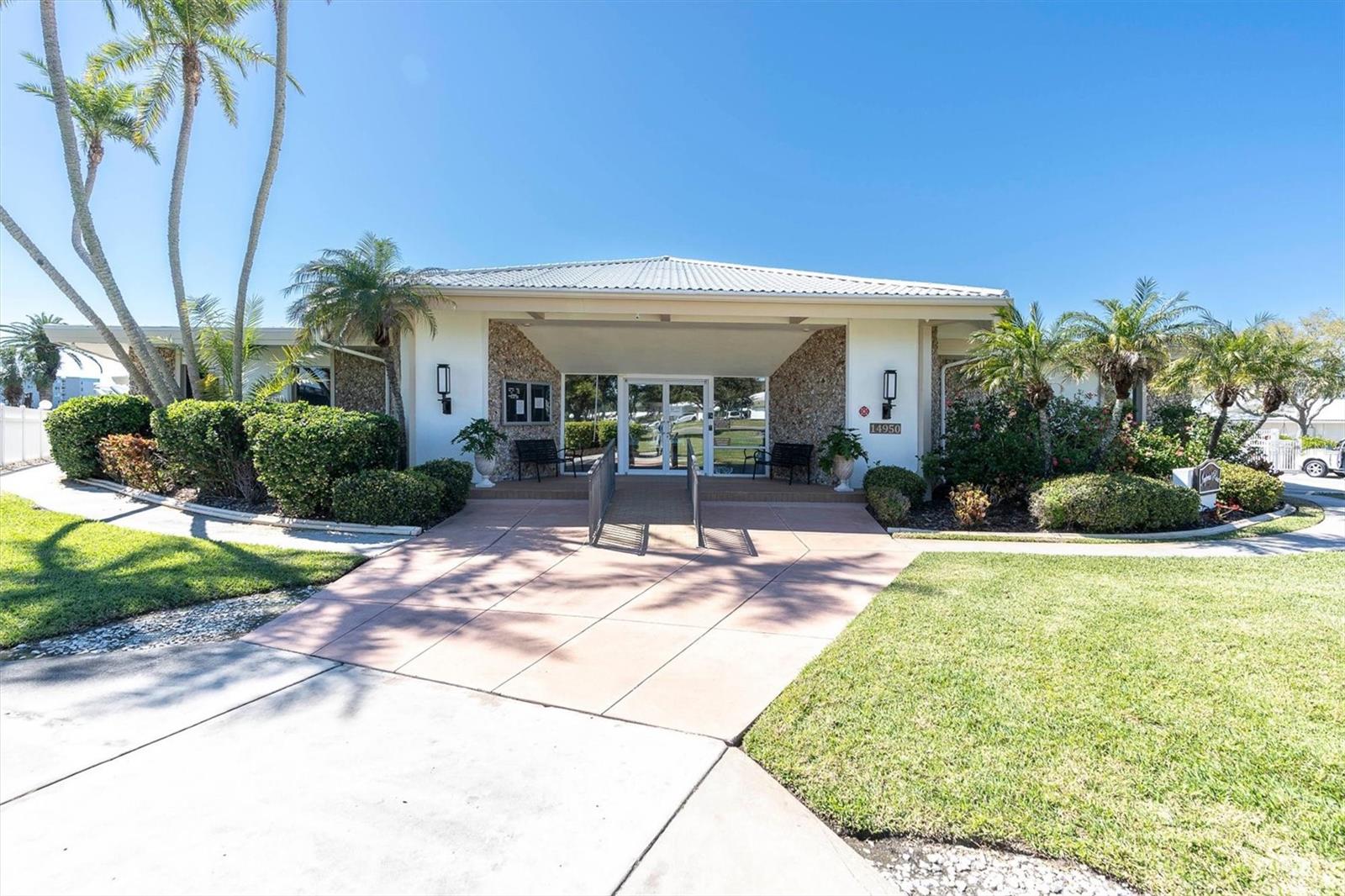 14968 IMPERIAL POINT DR N — photo 45