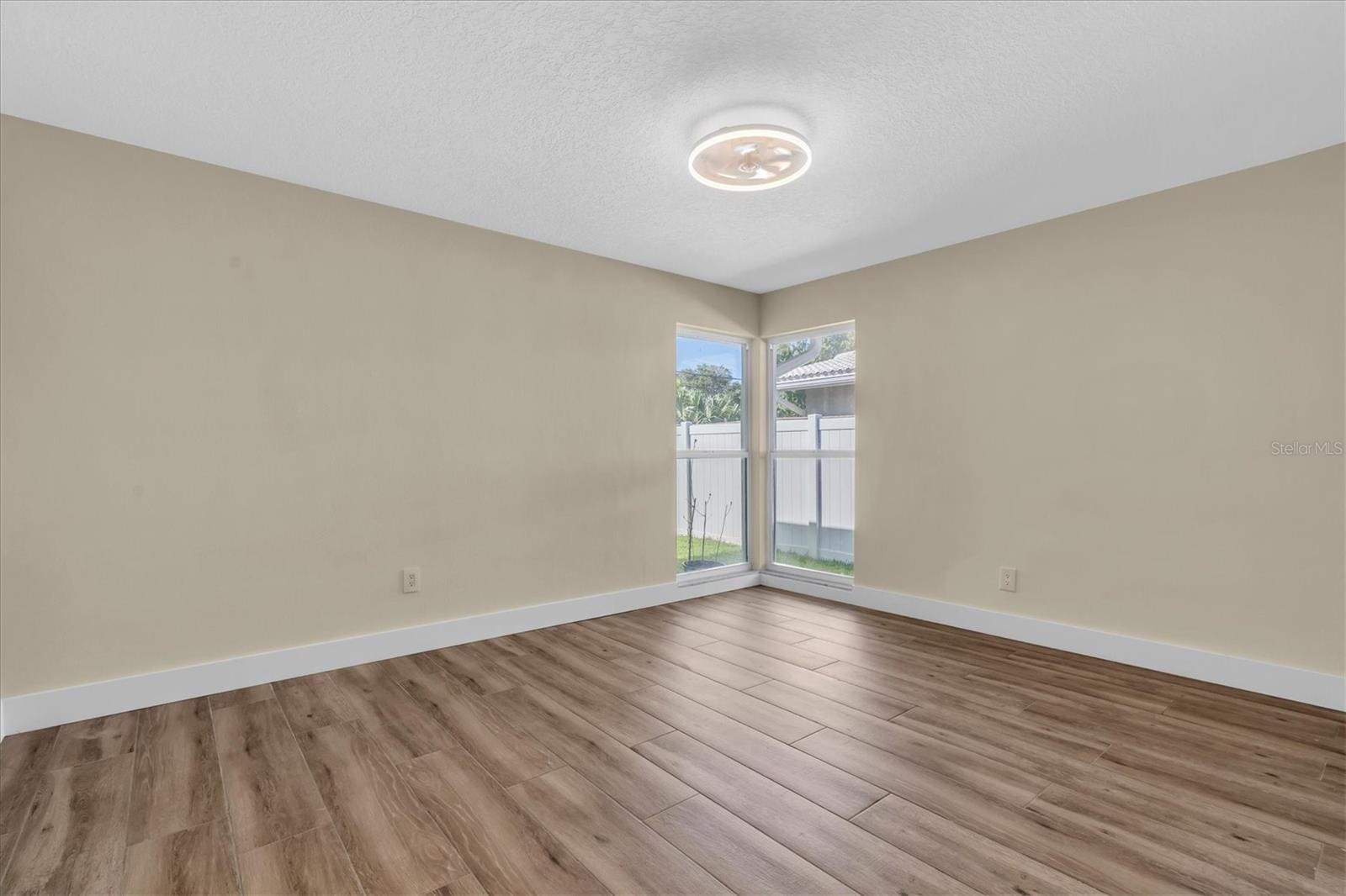 14968 IMPERIAL POINT DR N — photo 27