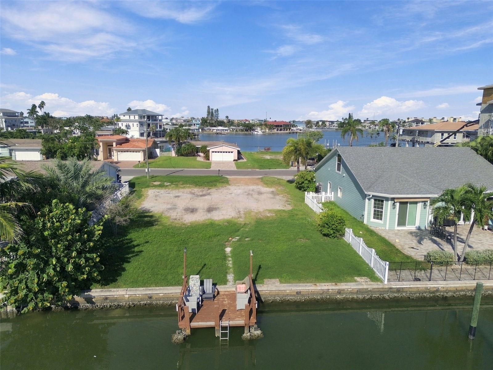 553 CRYSTAL DR — photo 32