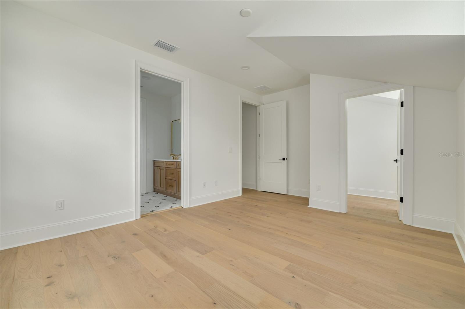 808 39TH AVE NE — photo 28