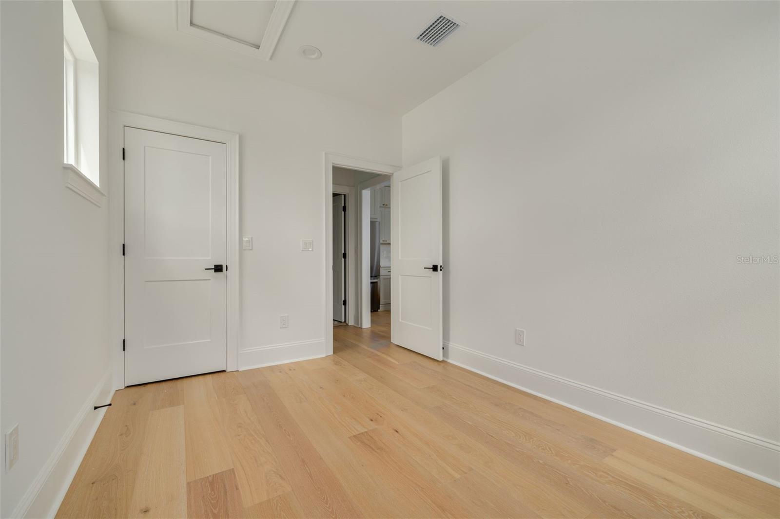 808 39TH AVE NE — photo 35