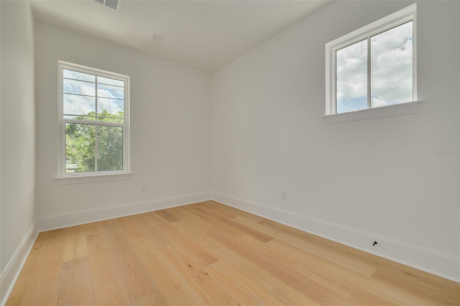 808 39TH AVE NE — photo 36
