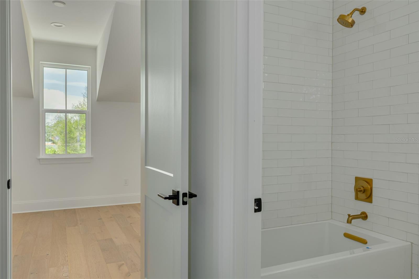808 39TH AVE NE — photo 27