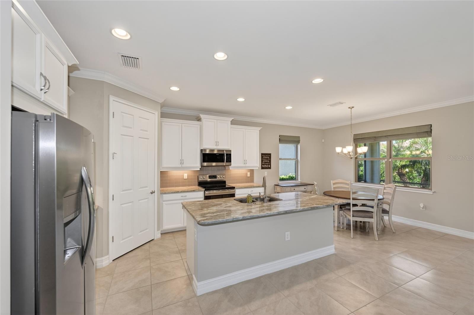 156 VENTOSA PL — photo 2