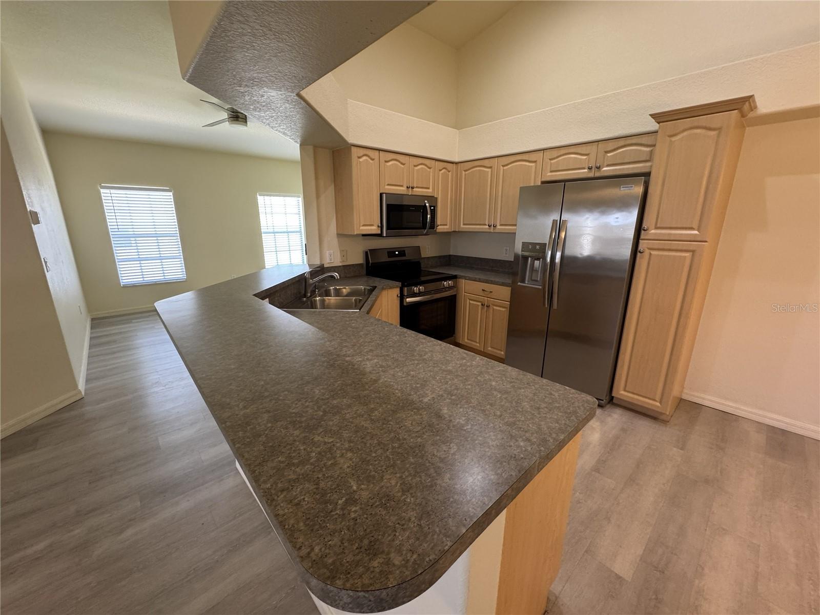400 MIRABELLA CIR #201 — photo 3