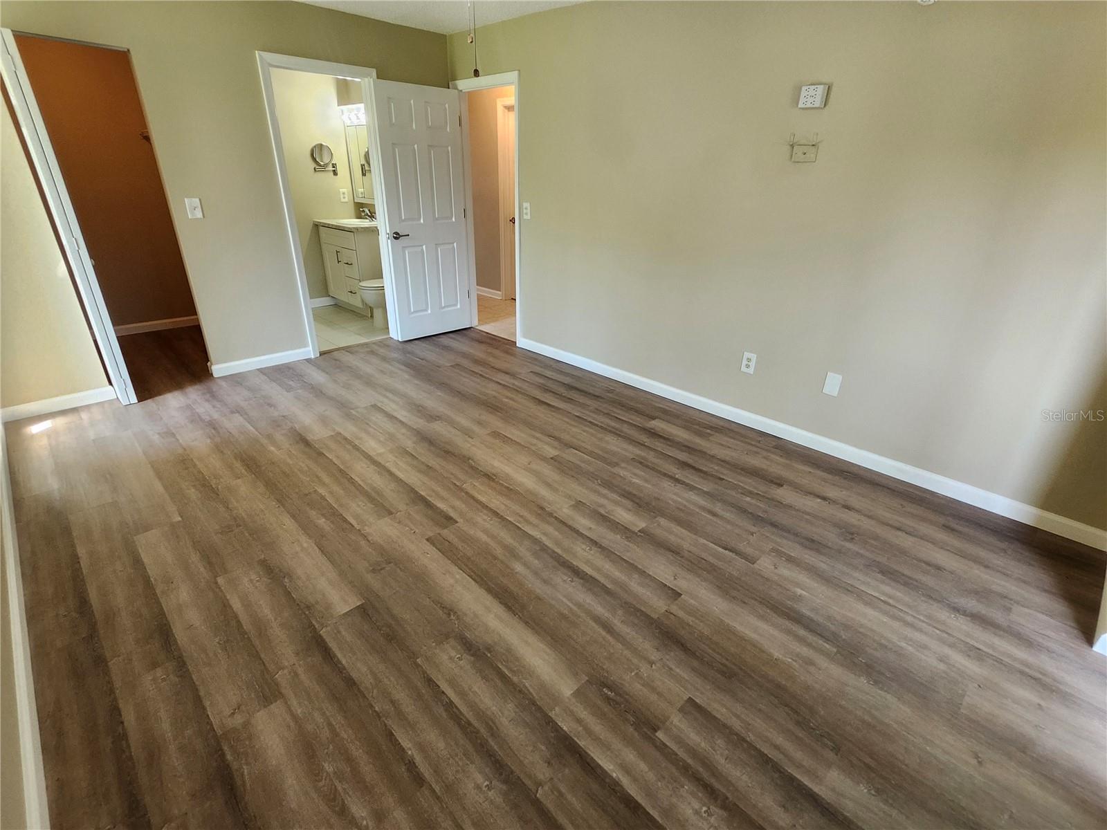 1418 14TH CIR SE — photo 12