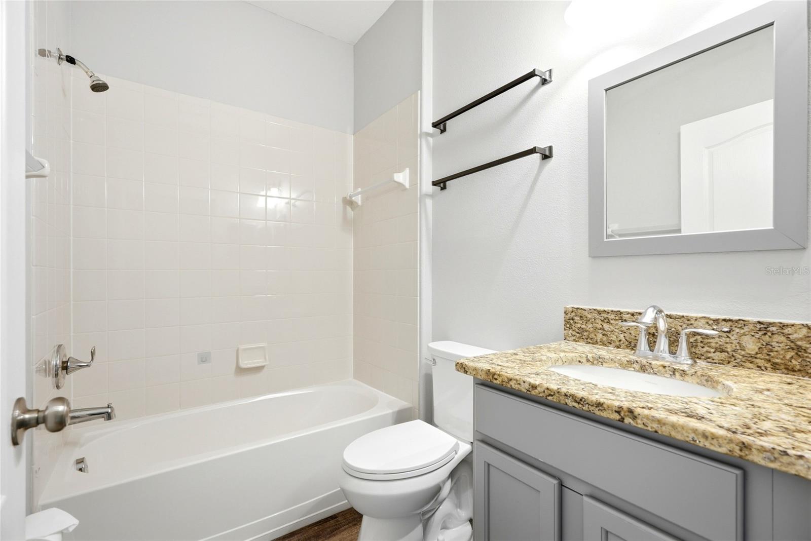 909 MEADOW GLADE DR — photo 39