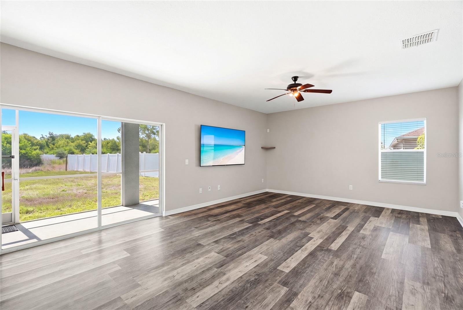909 MEADOW GLADE DR — photo 13