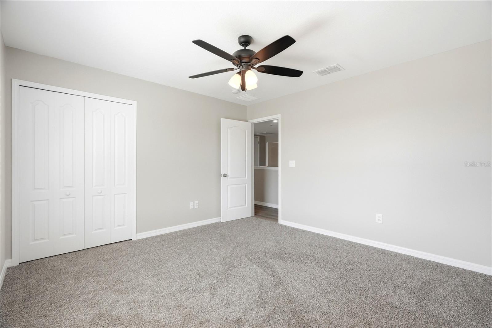 909 MEADOW GLADE DR — photo 44