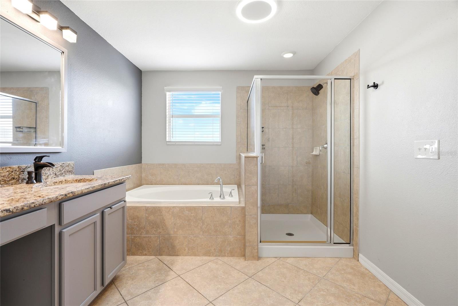 909 MEADOW GLADE DR — photo 26