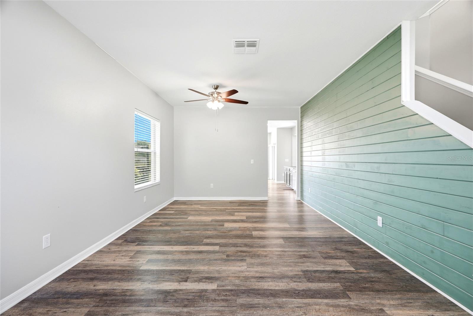 909 MEADOW GLADE DR — photo 16