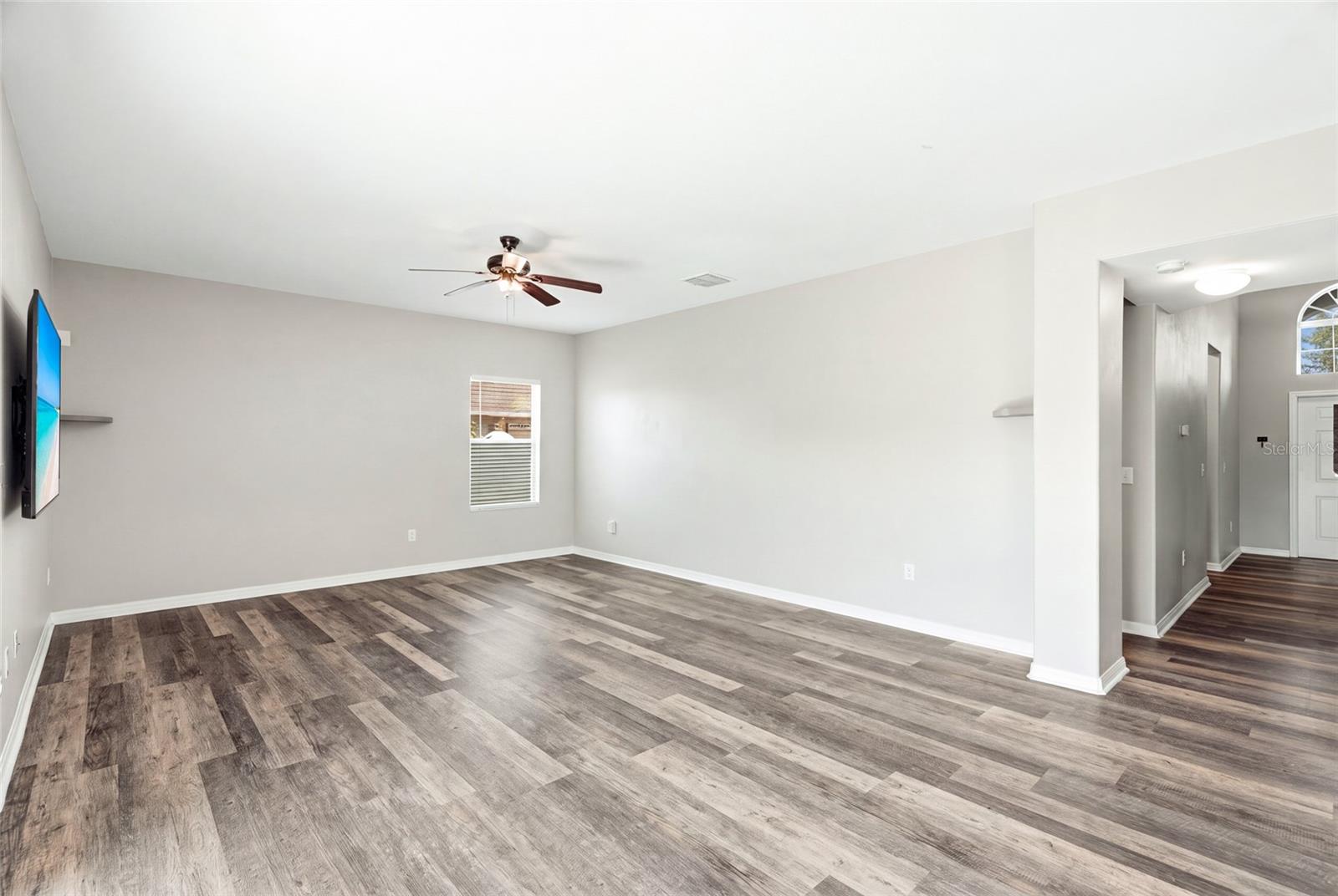 909 MEADOW GLADE DR — photo 12