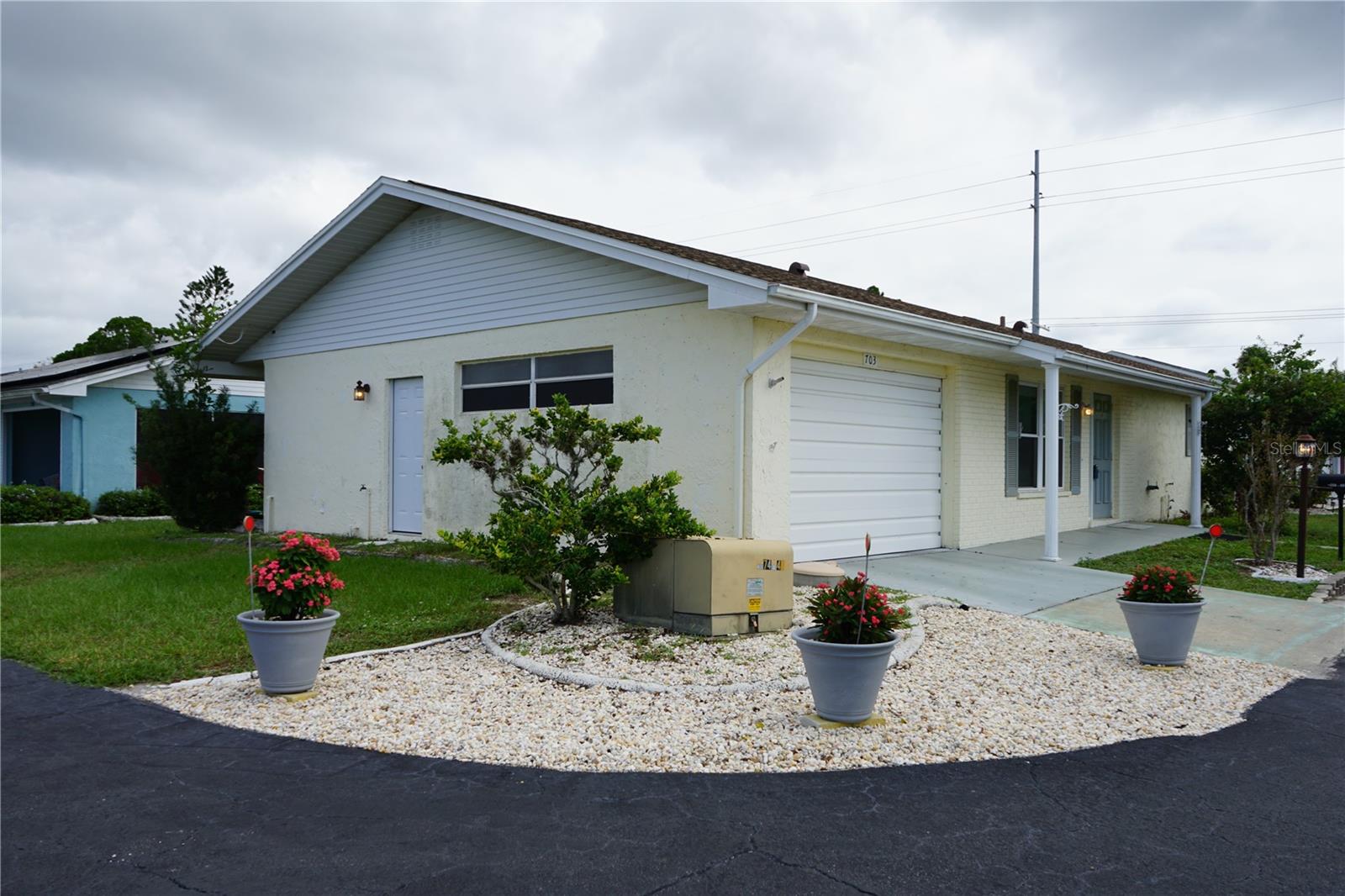 703 HUXLEY PL — photo 3