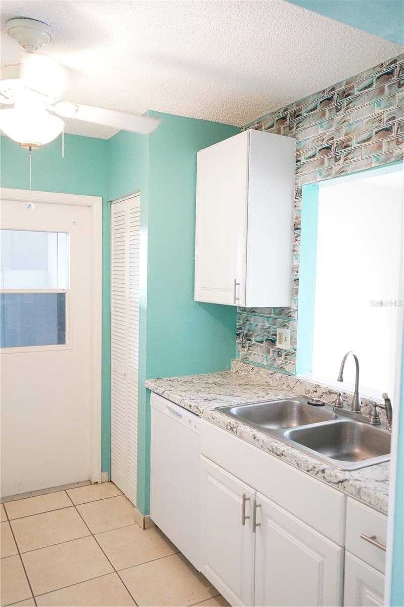 703 HUXLEY PL — photo 9