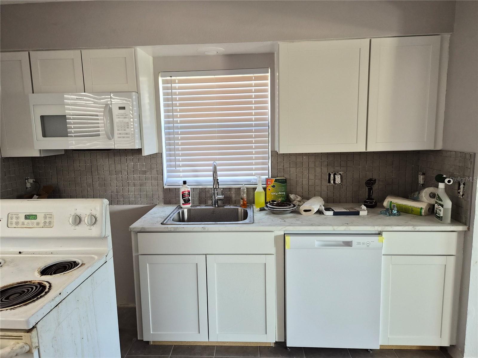 402 WOODROW AVE NW #B — photo 8