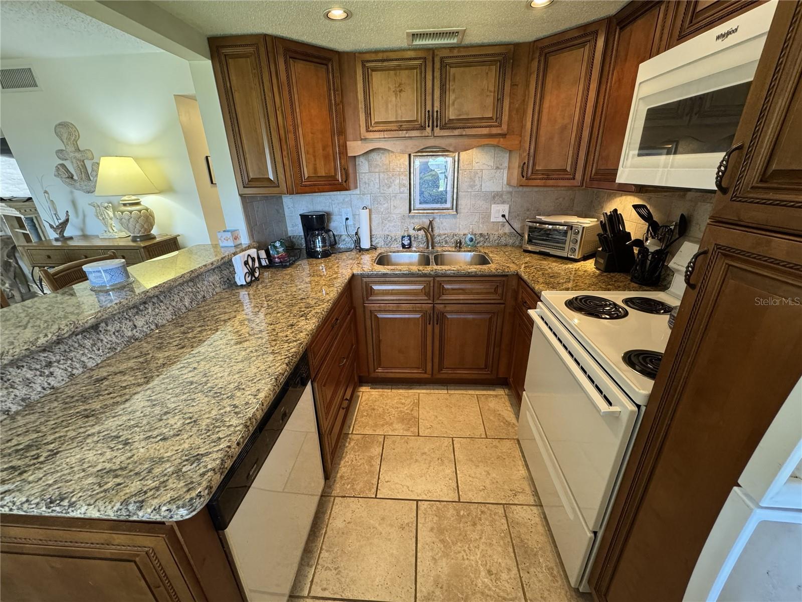 261 AIRPORT AVE E #111 — photo 4