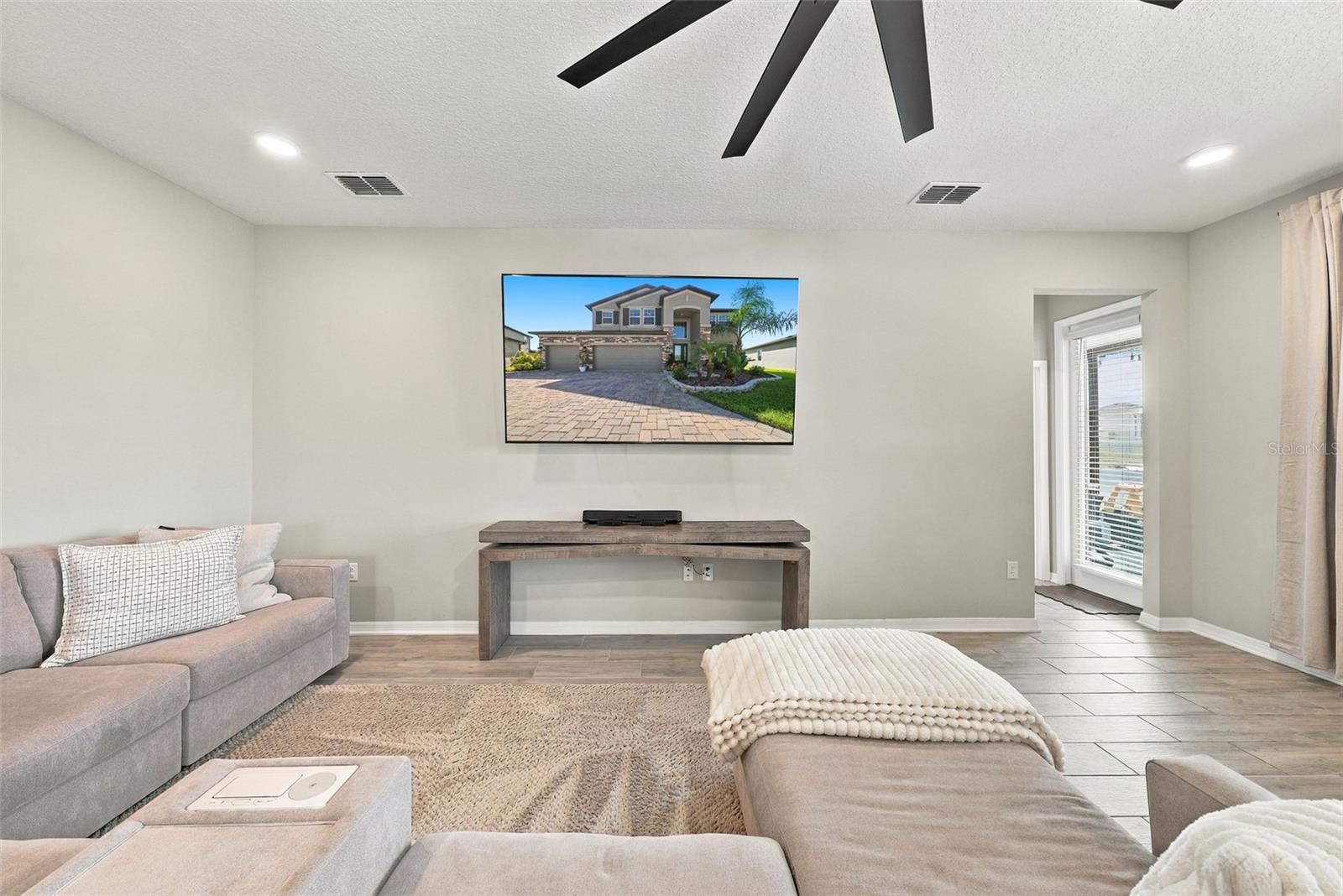 4904 EAGLE ROCK DR — photo 10