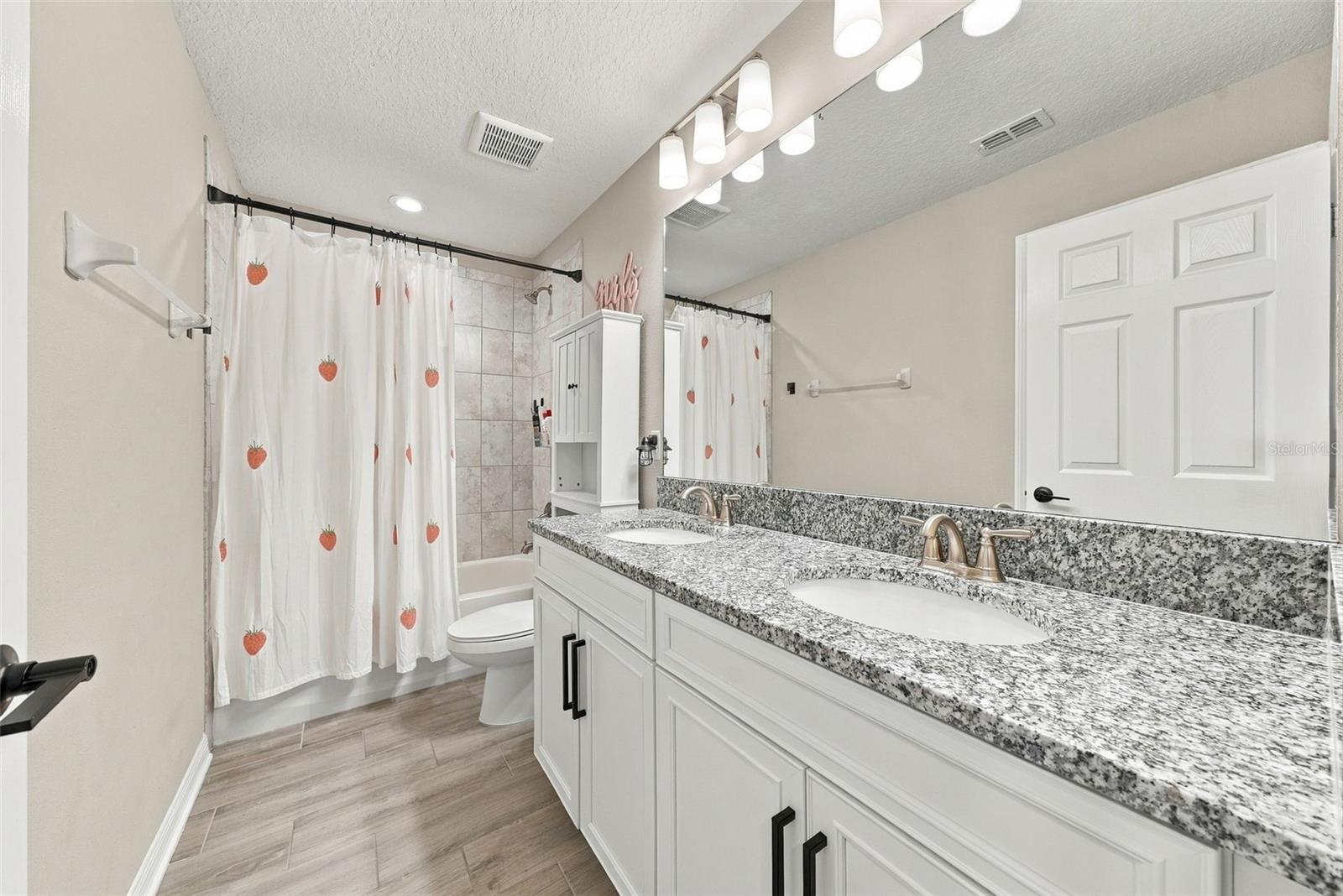 4904 EAGLE ROCK DR — photo 35